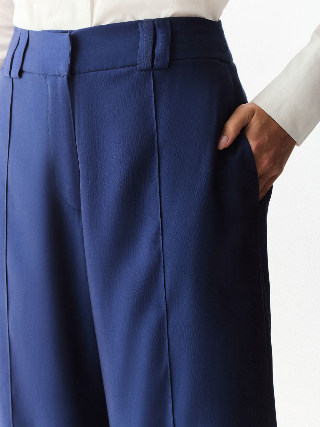Calça Alfaiataria com Bolso e Pespontos Selene