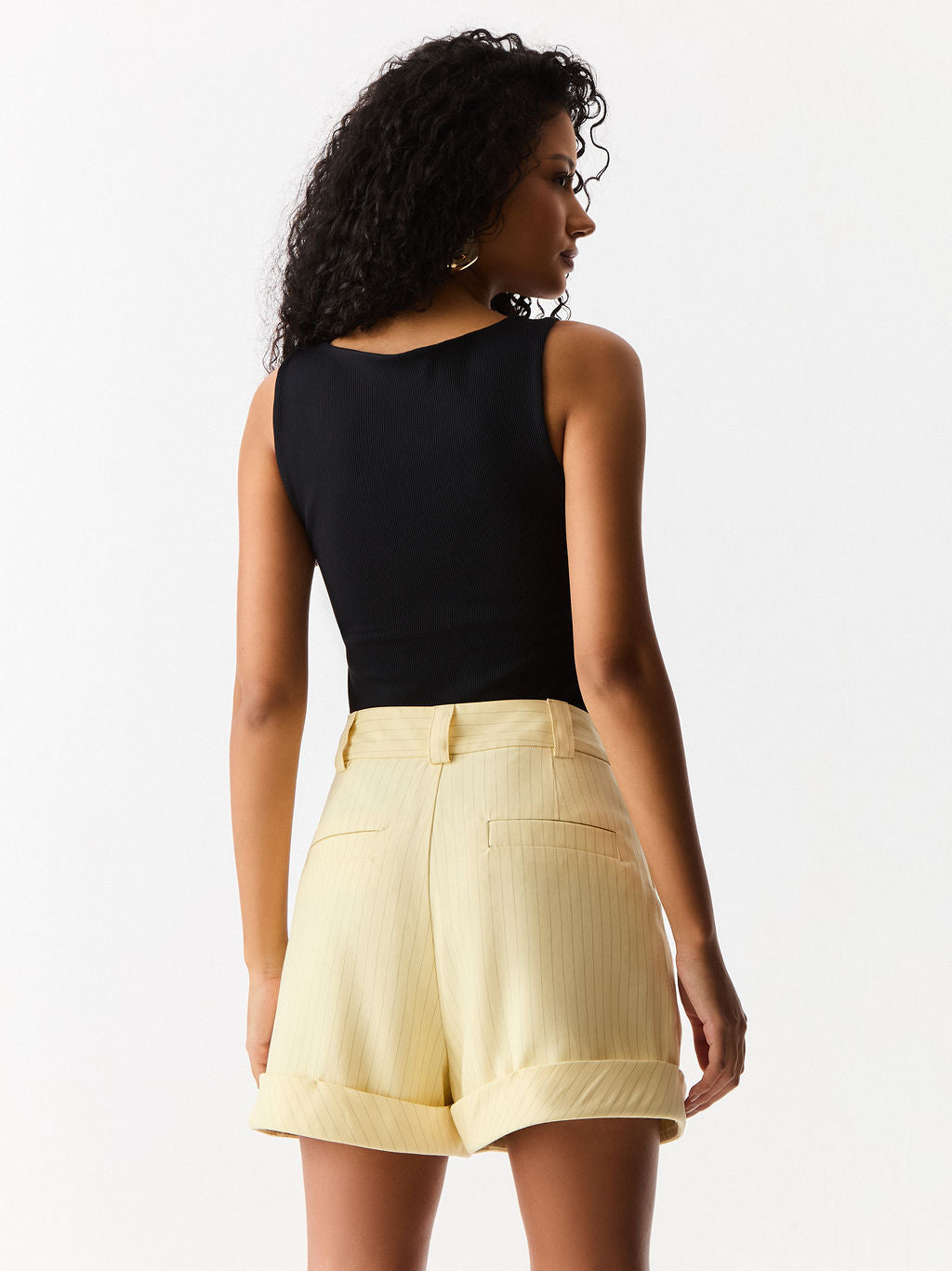 Shorts Risca de Giz com Cós Prolongado e Bolso Costas Ivory