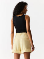 Shorts Risca de Giz com Cós Prolongado e Bolso Costas Ivory