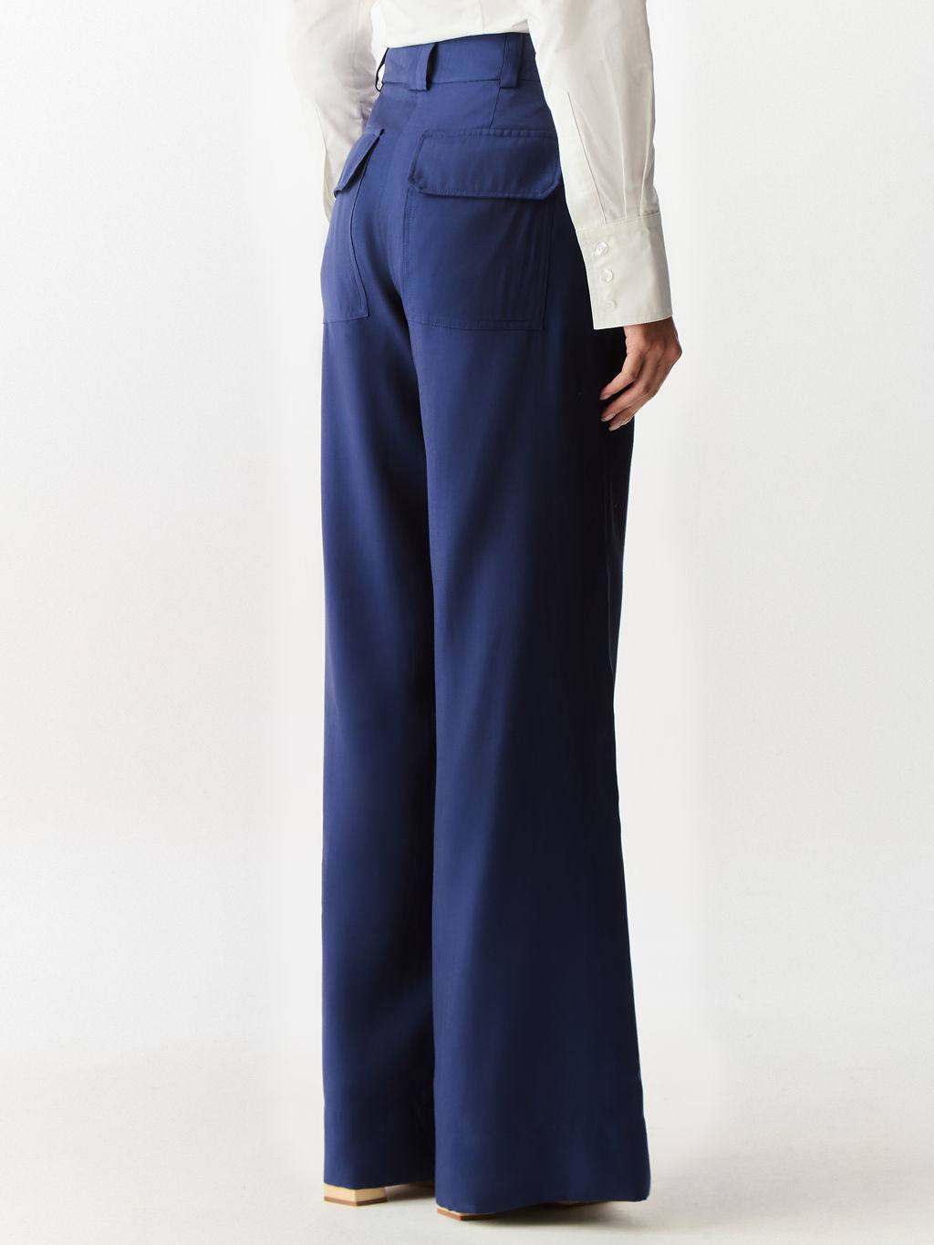 Calça Alfaiataria com Bolso e Pespontos Selene